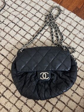 CHANEL Black Quilted Leather Crossbody Bag with Chain Strap